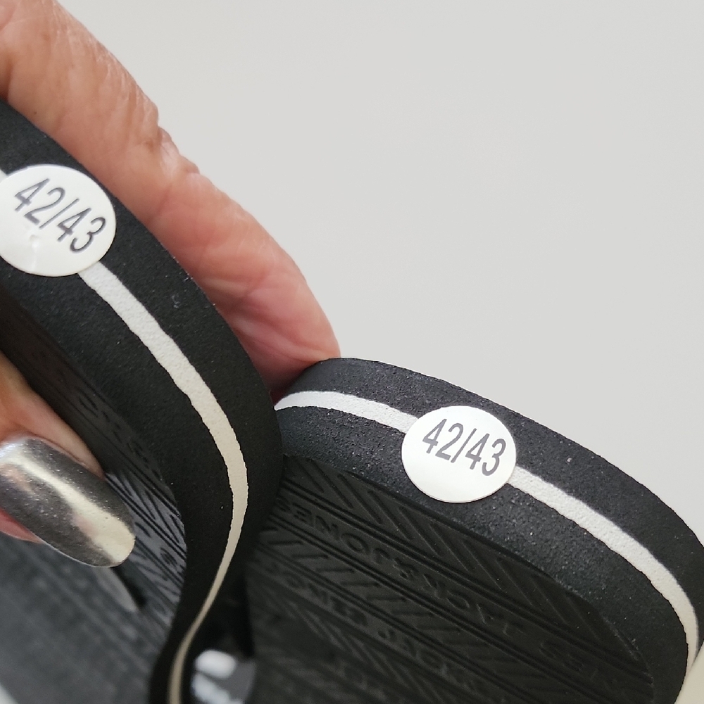 Jack & Jones Charcoal Flip Flops with Bold Logo - Picture 4 of 5
